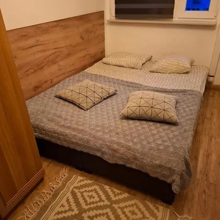 Nighthost Robotnicza 32 M 328 Free Parking Wrocław